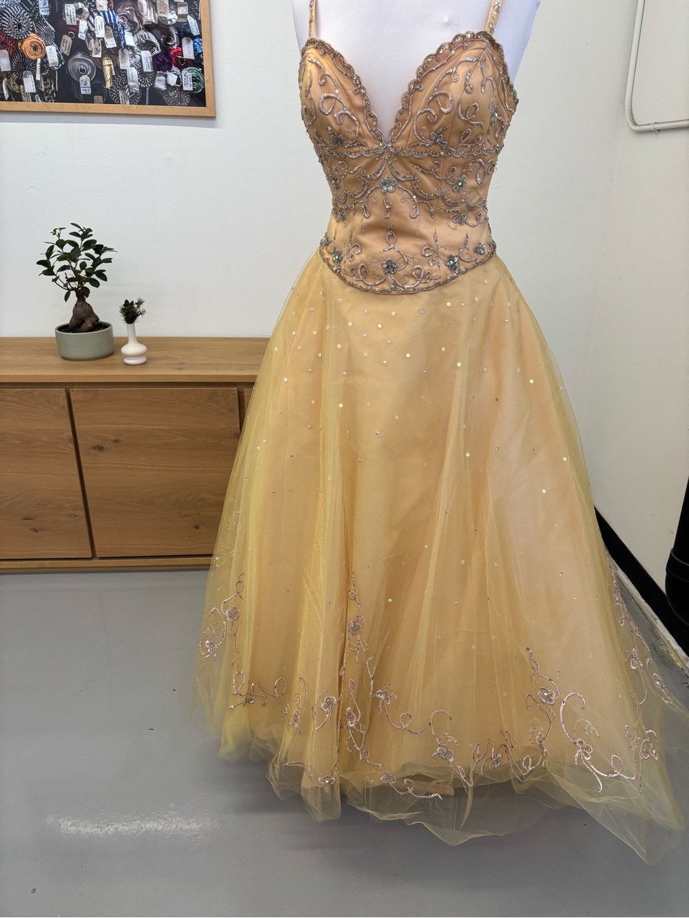 Elegant Gold Beaded Tulle Formal Dress – Mac Duggal Size 7/8